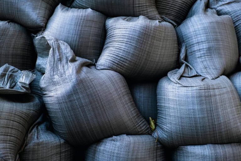 Paroizolacja poddasza nieużytkowego: jak zrobić to dobrze i nie utopić pieniędzy?