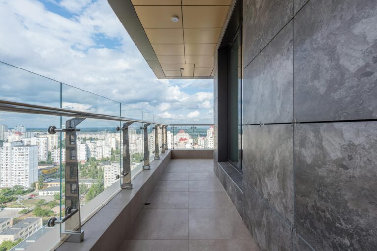 Układanie Płytek Na Tarasie  Balkonie  Nowa Metoda „Bezpodpłytkowa” I Metoda Tradycyjna – Obróbka Blacharska Pod Płytką