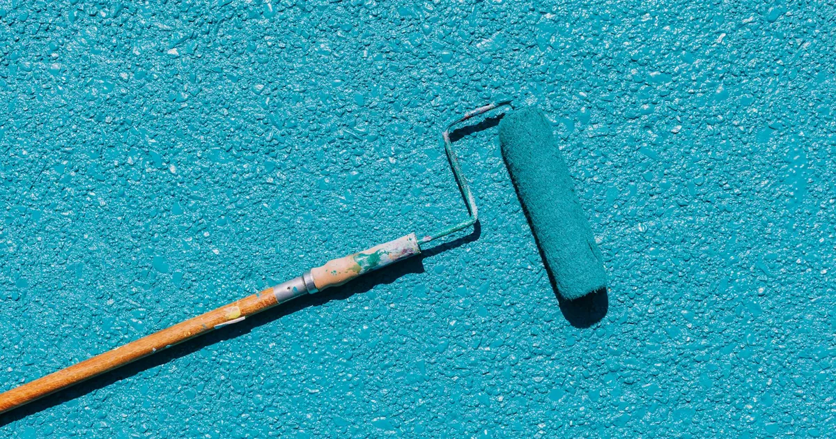 Farba hydrofobowa — Czy efekt perlenia wody naprawdę chroni Twoje ściany?