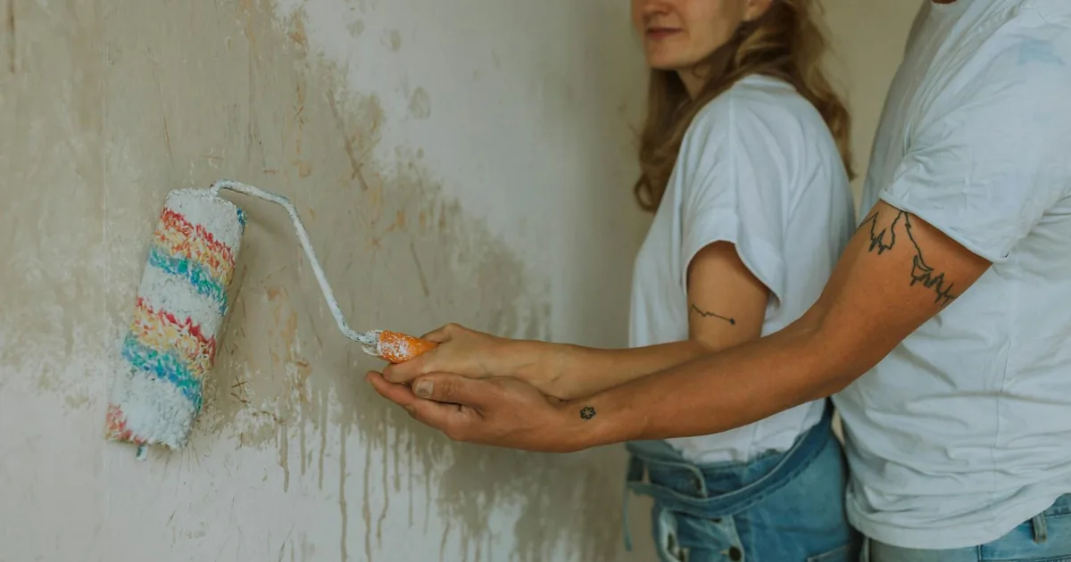 Farba magnetyczna — Czy naprawdę utrzyma magnesy? [Ceny i test 2026]