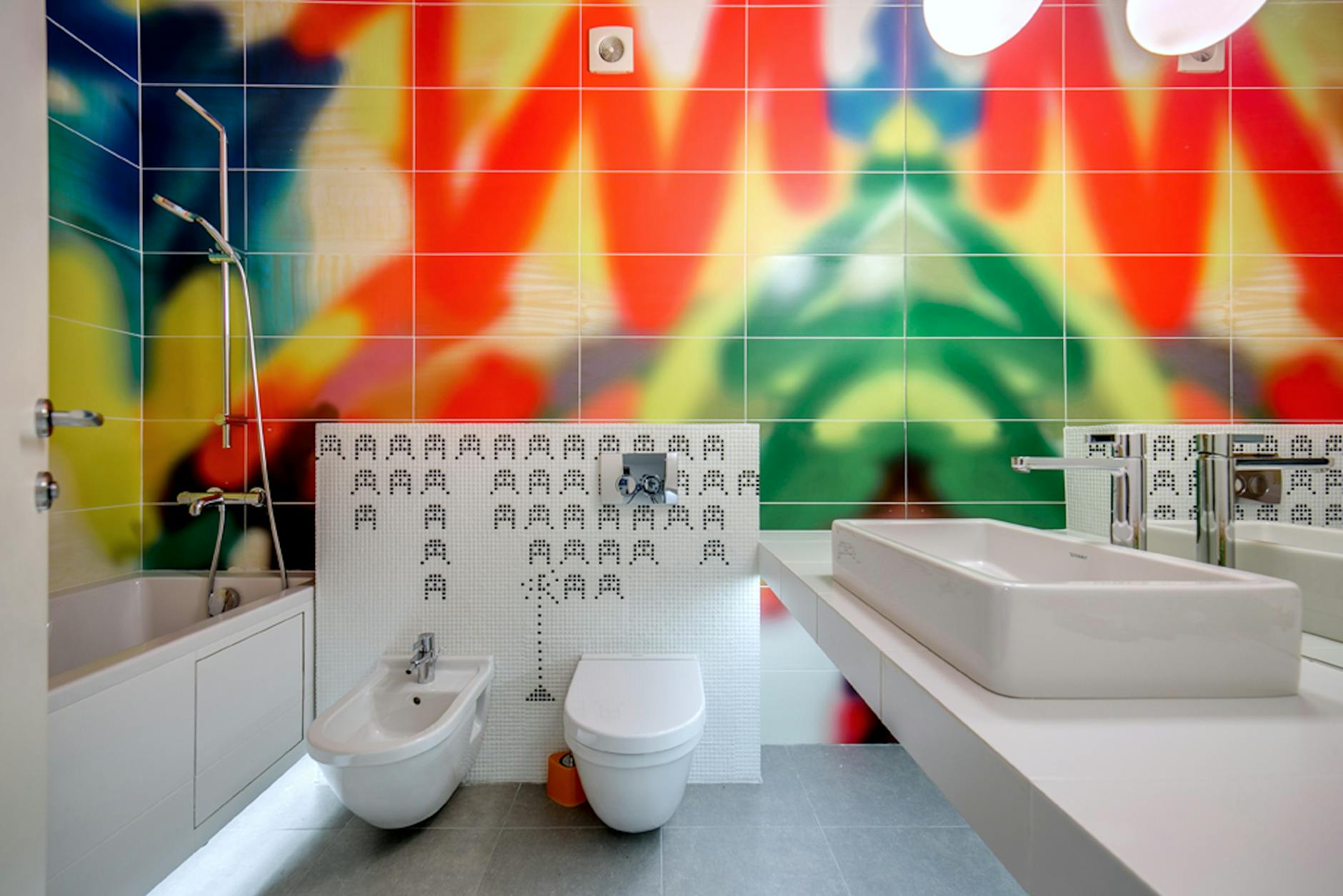 Płytki wielkoformatowe – efekt monolitu, montaż i ceny 2026