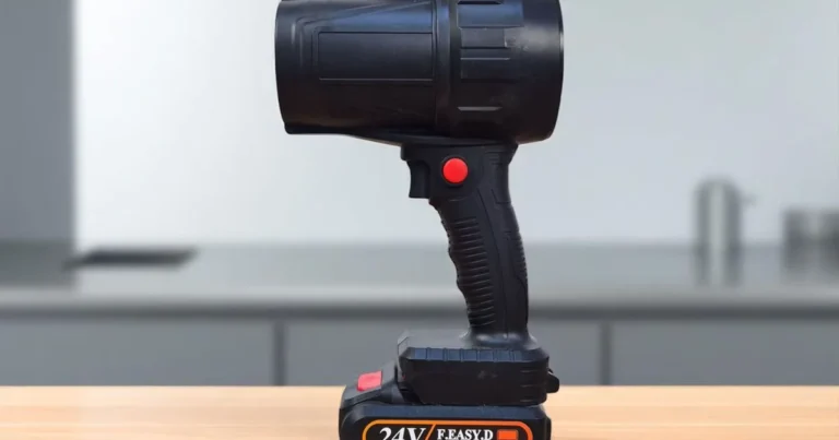 Akumulatorowa lampa warsztatowa 24 V z ergonomicznym uchwytem na biurku